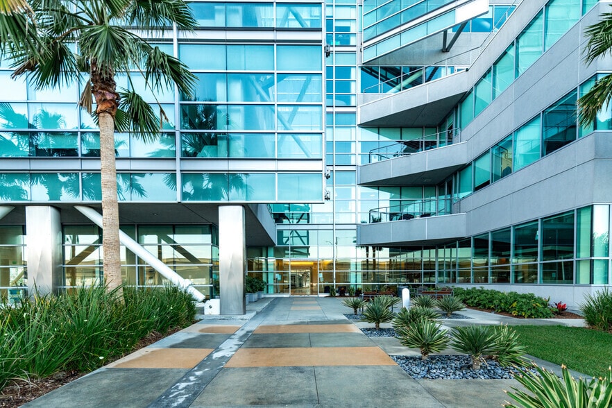 999 N Pacific Coast Hwy, El Segundo, CA for lease - Building Photo - Image 2 of 4