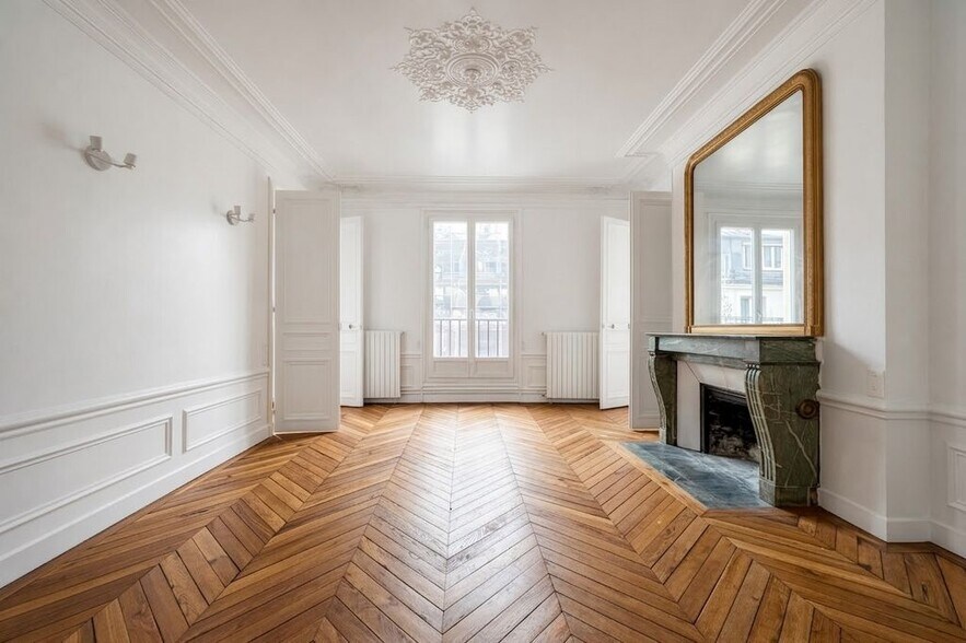 Office in Paris for lease - Interior Photo - Image 1 of 9