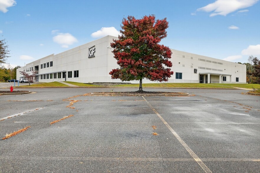 980 Beaver Creek Dr, Martinsville, VA for sale - Building Photo - Image 3 of 11