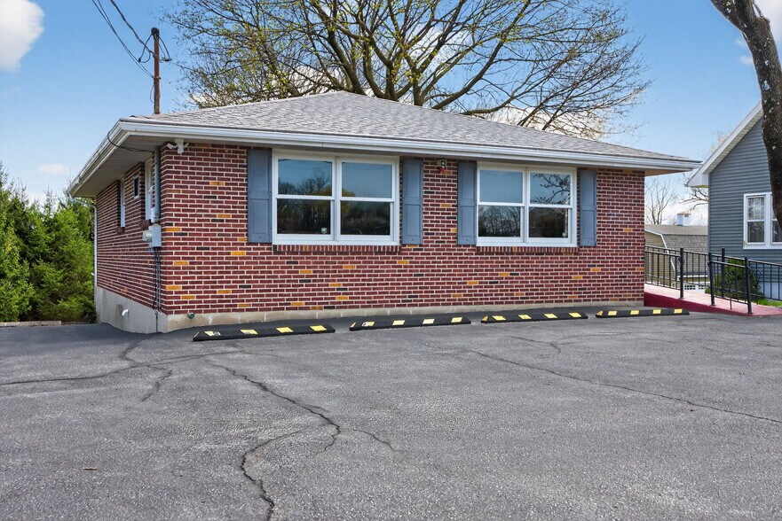 6534 Sullivan Trl, Wind Gap, PA à vendre - Photo du bâtiment - Image 3 de 50