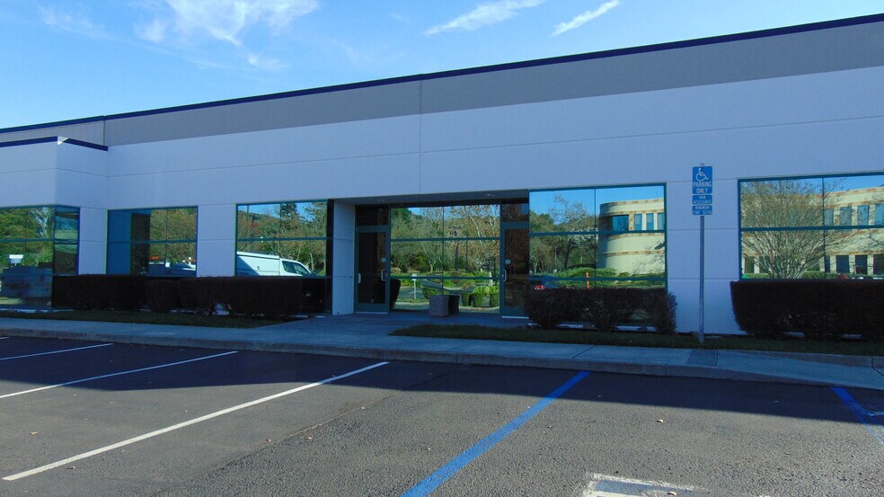 324 Campus Ln, Fairfield, CA à louer - Photo du bâtiment - Image 2 de 4