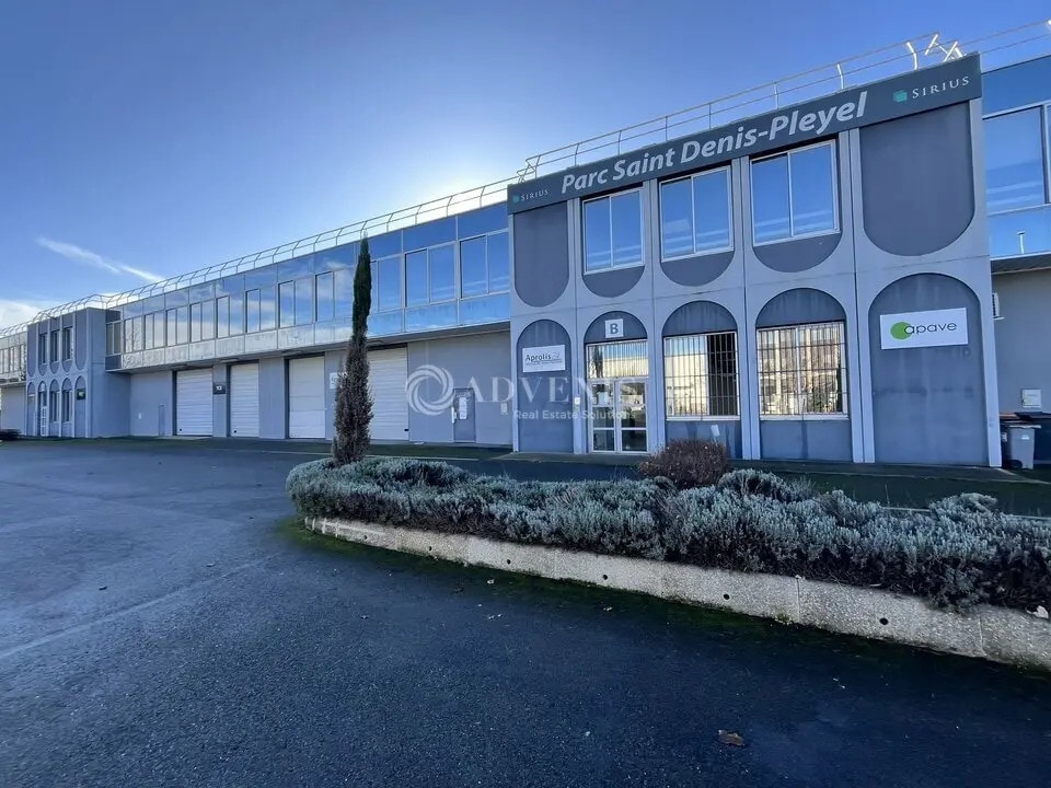 Industrial in Saint-Denis for lease Building Photo- Image 1 of 10