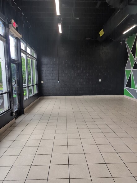 45788 Woodward Ave, Pontiac, MI for lease - Interior Photo - Image 2 of 18