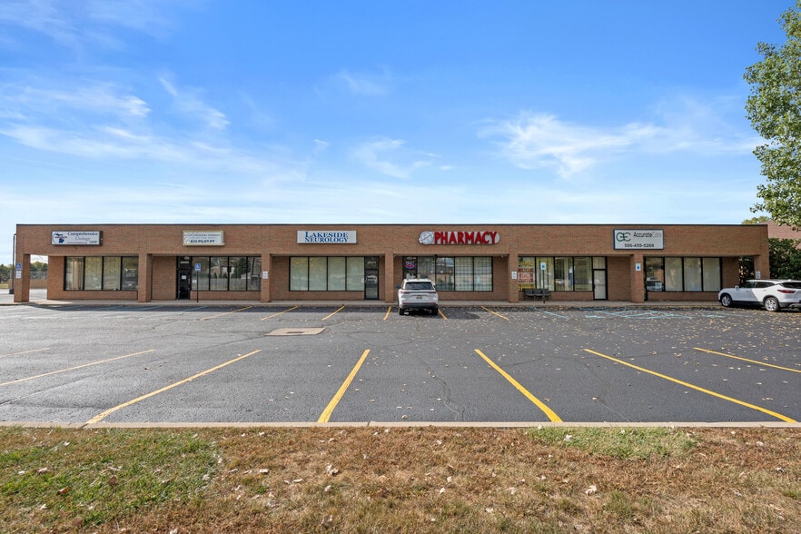 28565-28585 Schoenherr Rd, Warren, MI for lease - Building Photo - Image 1 of 35