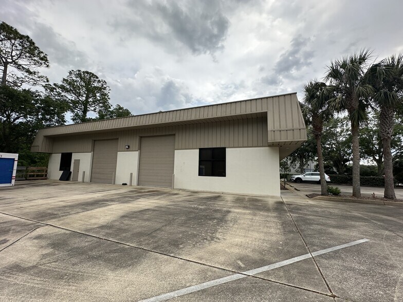 100 Business Center Dr, Ormond Beach, FL à louer - Photo du bâtiment - Image 2 de 8