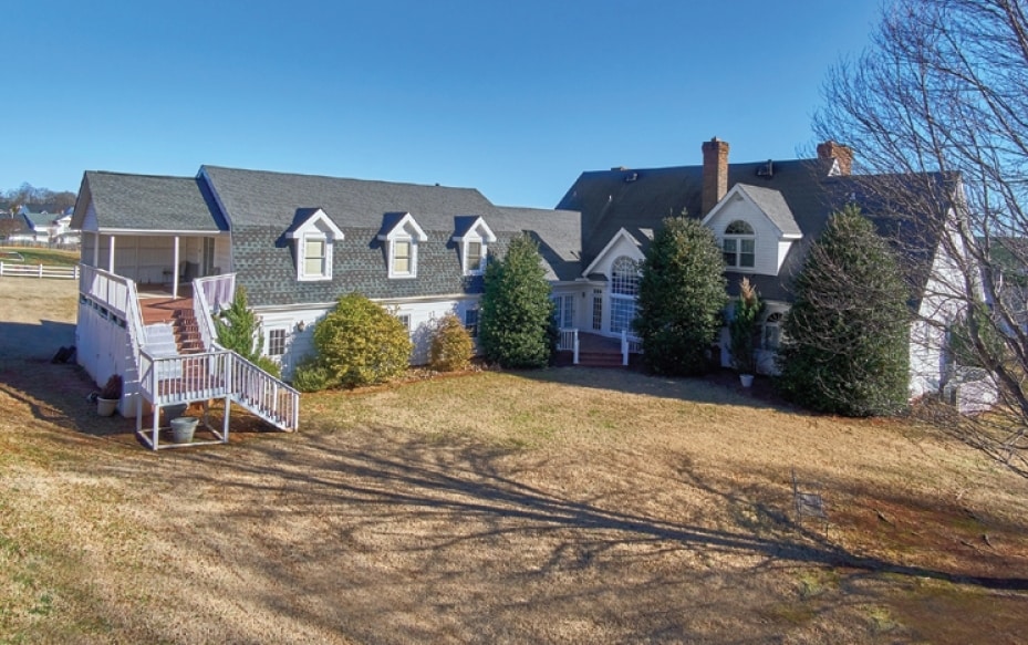 105 Marshland Ln, Greer, SC for sale - Building Photo - Image 2 of 4