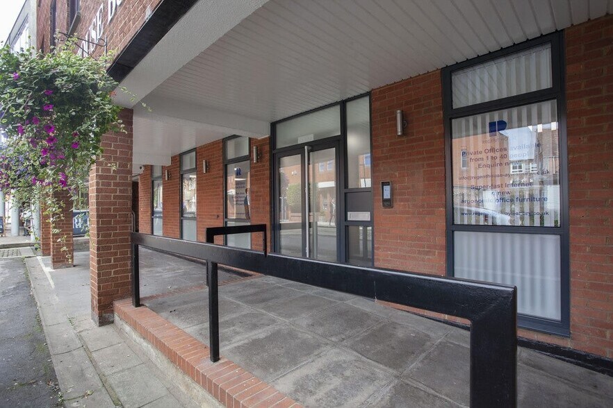 13-15 George St, Aylesbury à louer - Photo du bâtiment - Image 2 de 3