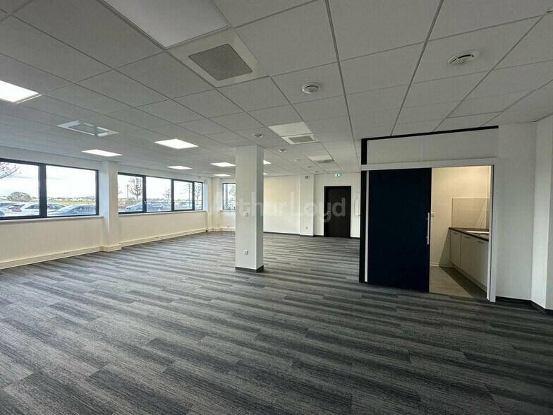 Office in Schiltigheim for lease - Interior Photo - Image 3 of 14