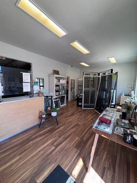 754 10th Street & 760-62 10th Street portfolio of 2 properties for sale on LoopNet.ca - Building Photo - Image 3 of 6
