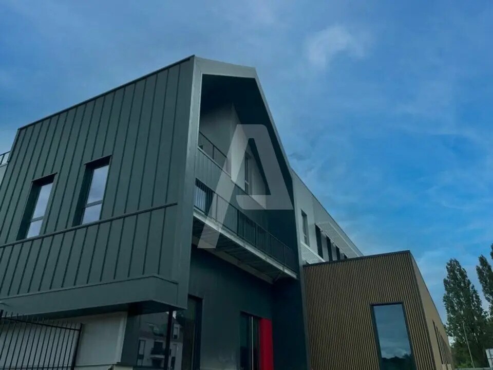 Bureau dans Plaisir à louer Photo du bâtiment- Image 1 de 8