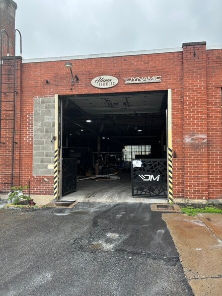 302 S 4th St, Emmaus, PA for lease - Building Photo - Image 3 of 6