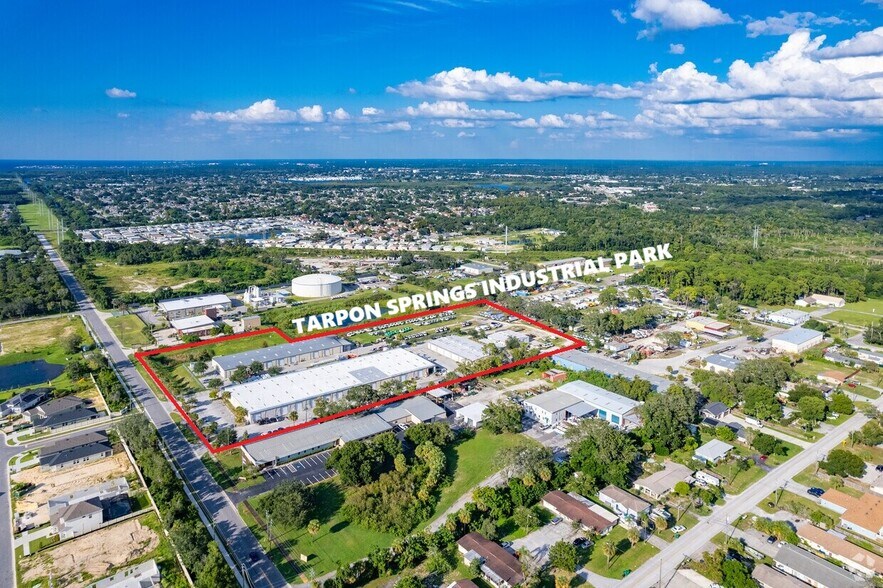 1400 L and R Industrial Blvd, Tarpon Springs, FL à louer - Aérien - Image 2 de 16