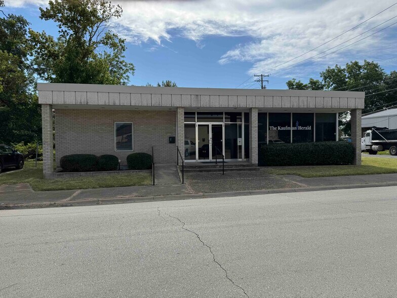 300 N Washington St, Kaufman, TX à louer - Photo du bâtiment - Image 1 de 35