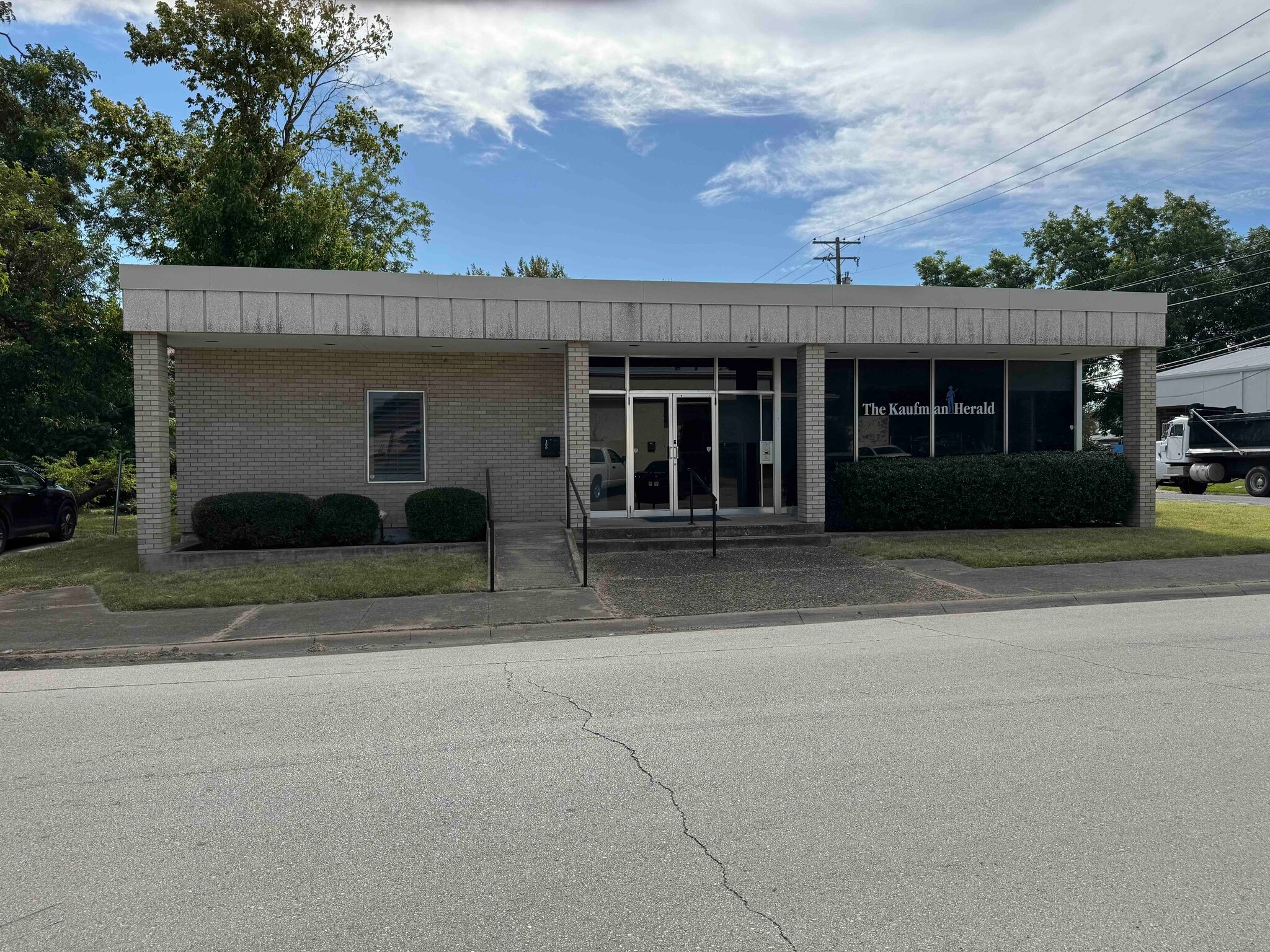 300 N Washington St, Kaufman, TX à louer Photo du bâtiment- Image 1 de 36