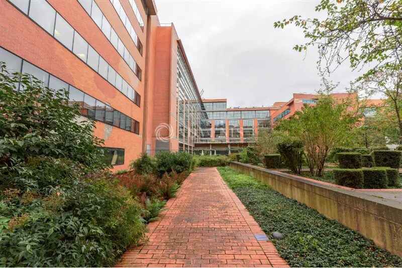 Office in Ivry-sur-Seine for sale - Building Photo - Image 2 of 9