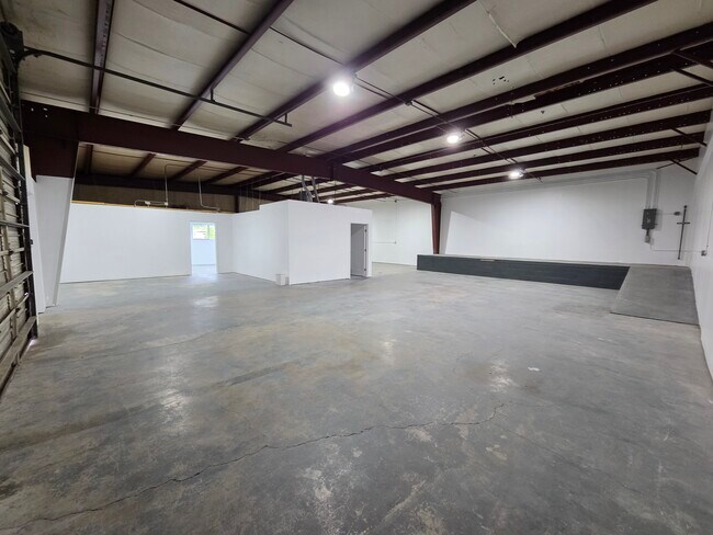 Plus de détails pour 3359-3399 Hawthorne Ave NE, Salem, OR - Local d'activités à louer