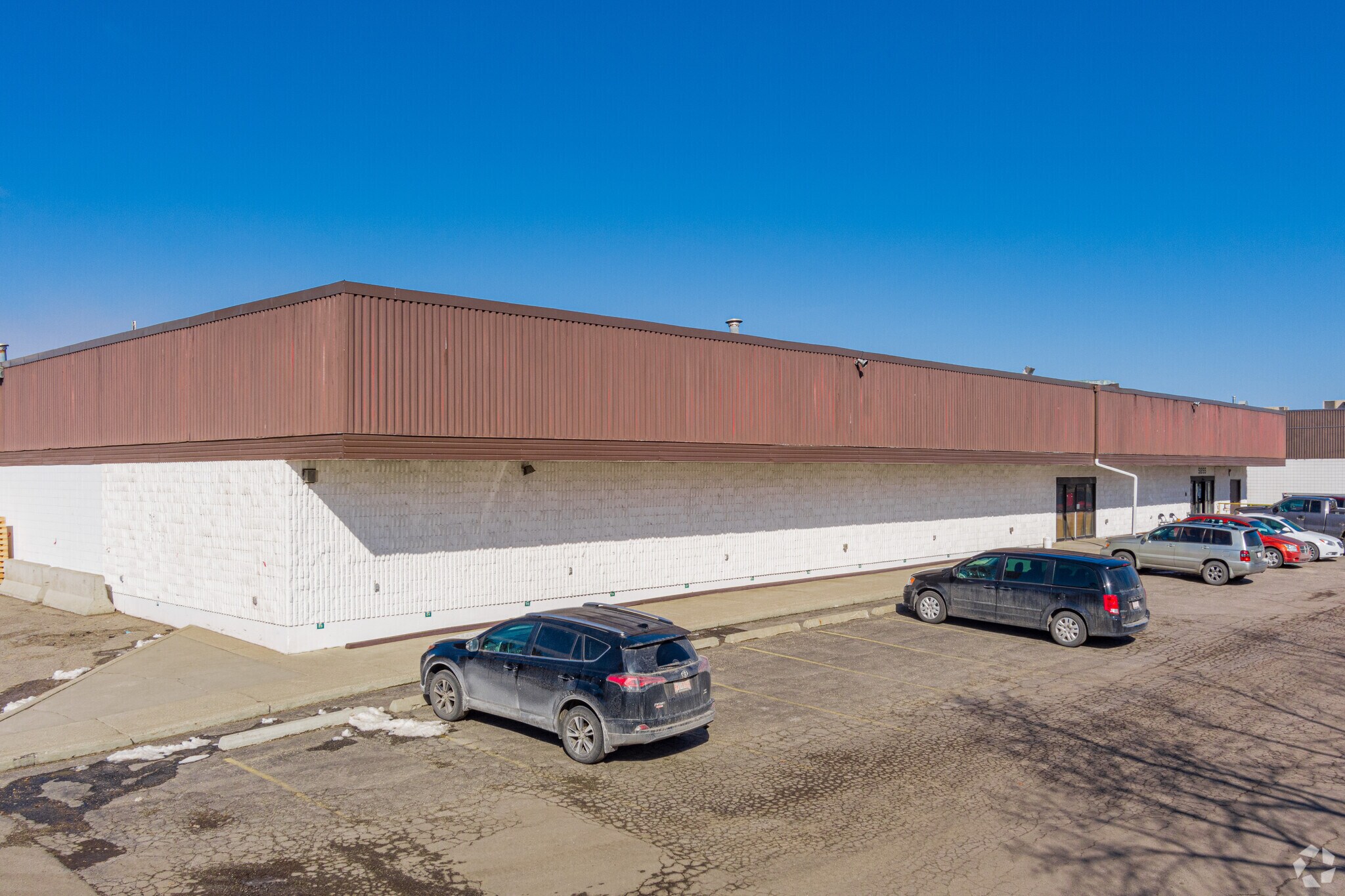 5855-5883 11th St SE, Calgary, AB à vendre Photo du bâtiment- Image 1 de 3
