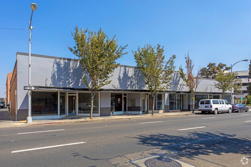 112-120 S Locust St, Visalia, CA à louer - Photo du bâtiment - Image 2 de 5