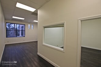 869 NW Wall St, Bend, OR à louer Photo intérieure- Image 2 de 2