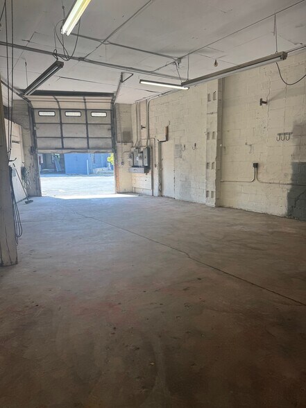 8 Van Tassell Ct, Norwalk, CT à louer - Photo du bâtiment - Image 3 de 3