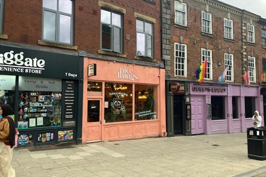 165 Briggate, Leeds for lease - Primary Photo - Image 1 of 2