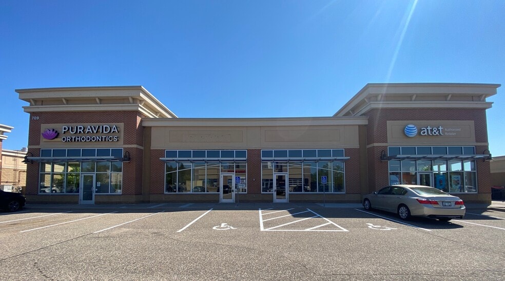 749 Apollo Dr, Lino Lakes, MN à louer - Photo du bâtiment - Image 2 de 9