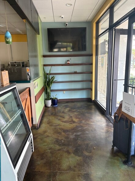 1066 41st Ave, Capitola, CA for sale - Interior Photo - Image 2 of 16