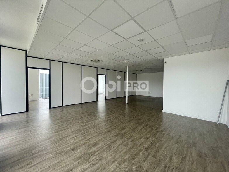 Office in Reims for lease - Interior Photo - Image 2 of 5