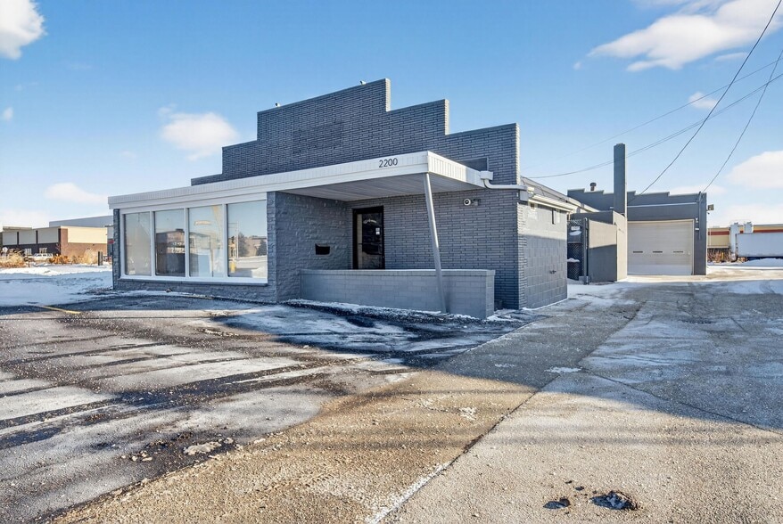 2200 S Miller Pky, Milwaukee, WI à vendre - Photo du bâtiment - Image 2 de 28