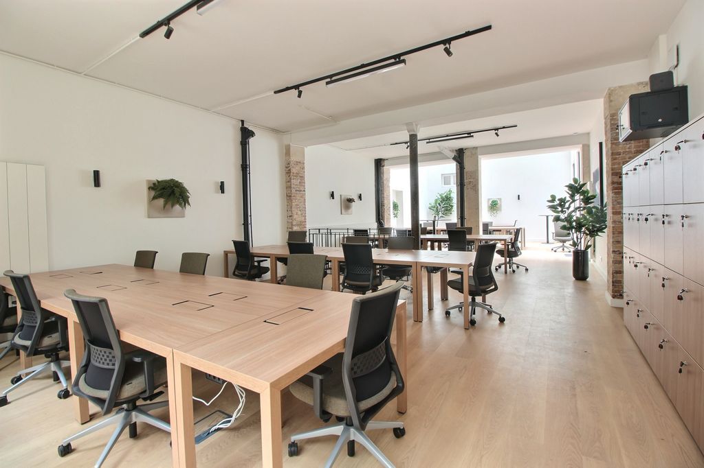 19 Rue De Rocroy, Paris, PAR 75010 - Unité Lot 1 - - Photo intérieure - Image 1 of 9