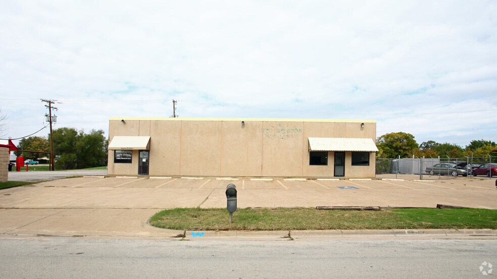 5515 Bonner Dr, Fort Worth, TX à vendre - Photo du bâtiment - Image 2 de 2