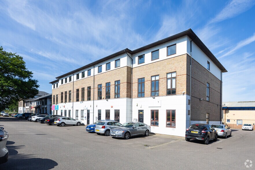 Gatwick Rd, Crawley à louer - Photo du bâtiment - Image 3 de 3