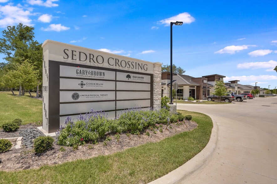 4881 Williams Dr, Georgetown, TX à vendre - Photo du bâtiment - Image 2 de 25