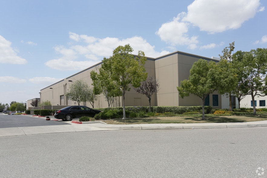 421 Business Center Ct, Redlands, CA for lease - Primary Photo - Image 1 of 4