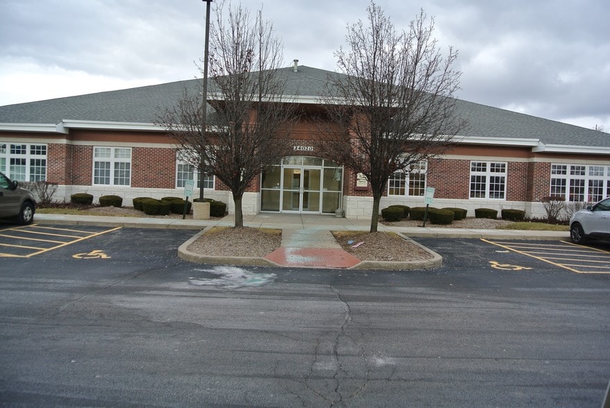 24020 W Riverwalk Ct, Plainfield, IL for sale - Building Photo - Image 3 of 6