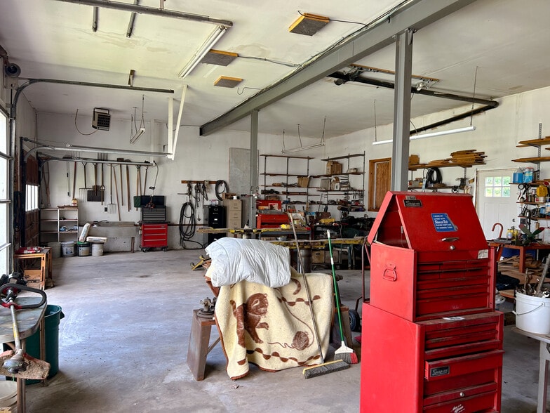 519 Post Hill Rd, Henryville, PA for sale - Building Photo - Image 3 of 4