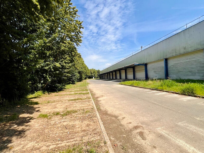 Industrial in Ferrières-en-Brie for lease - Building Photo - Image 3 of 14