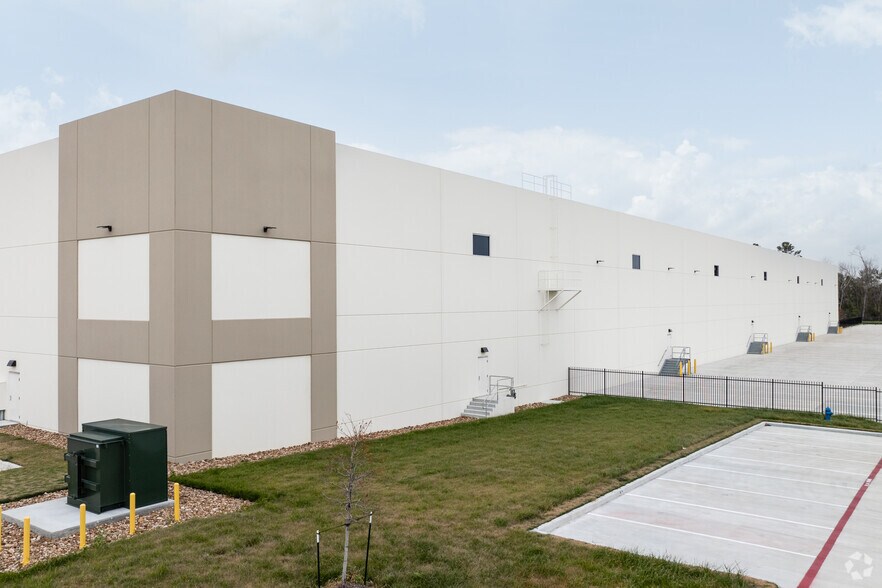 7491 Rankin Rd, Humble, TX à louer - Photo du bâtiment - Image 3 de 6