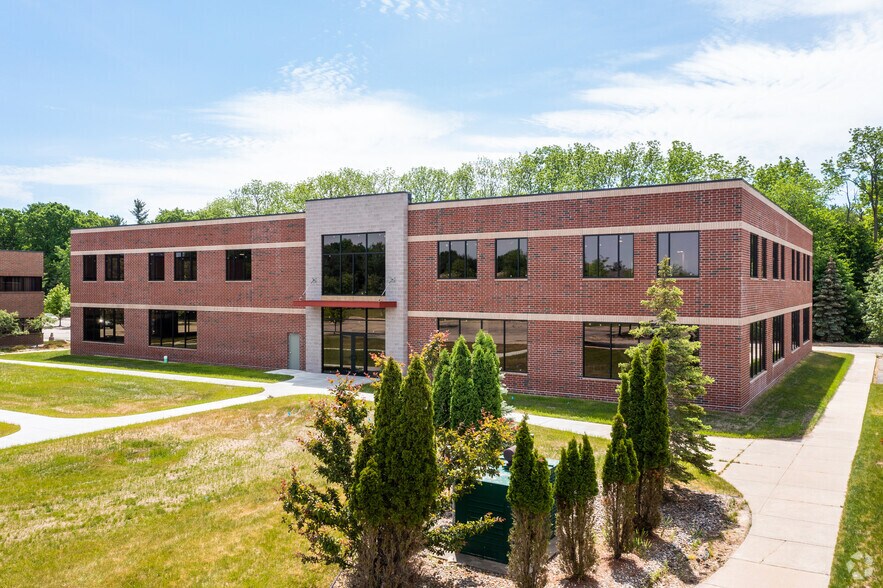 2843 Eyde Pky, East Lansing, MI à louer - Photo du bâtiment - Image 3 de 4