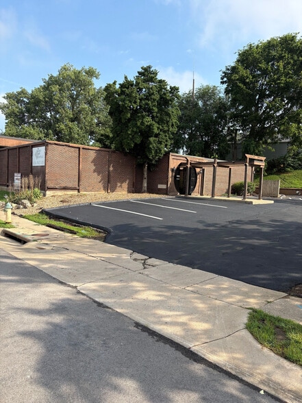 6 Westbury Dr, Saint Charles, MO for lease - Building Photo - Image 2 of 16