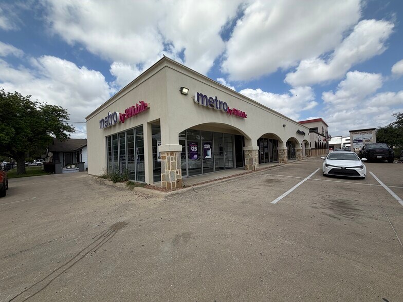 901-911 N Sylvania Ave, Fort Worth, TX à vendre - Photo du bâtiment - Image 2 de 13