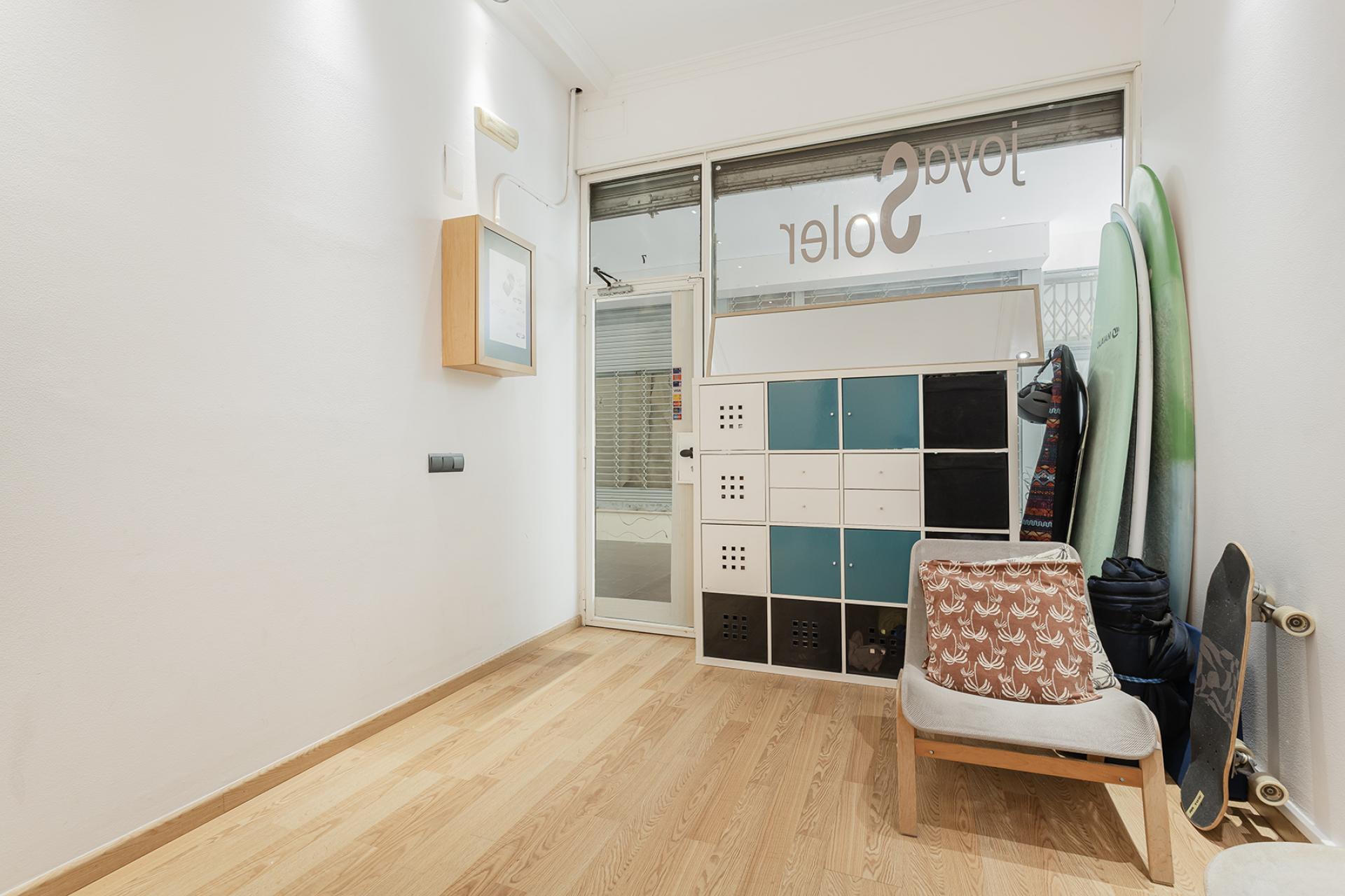 Multifamily in Barcelona, Barcelona for sale Interior Photo- Image 1 of 3