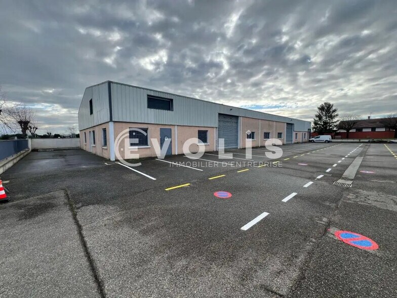 Flex dans Meyzieu à louer - Photo du bâtiment - Image 2 de 5