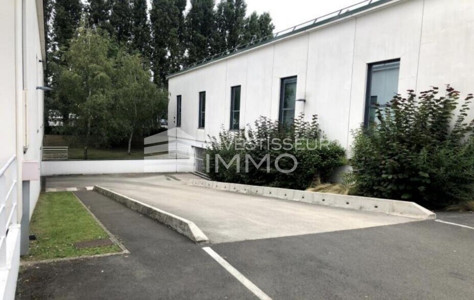 Bureau dans Villeneuve La Garenne à louer - Photo du bâtiment - Image 2 de 5