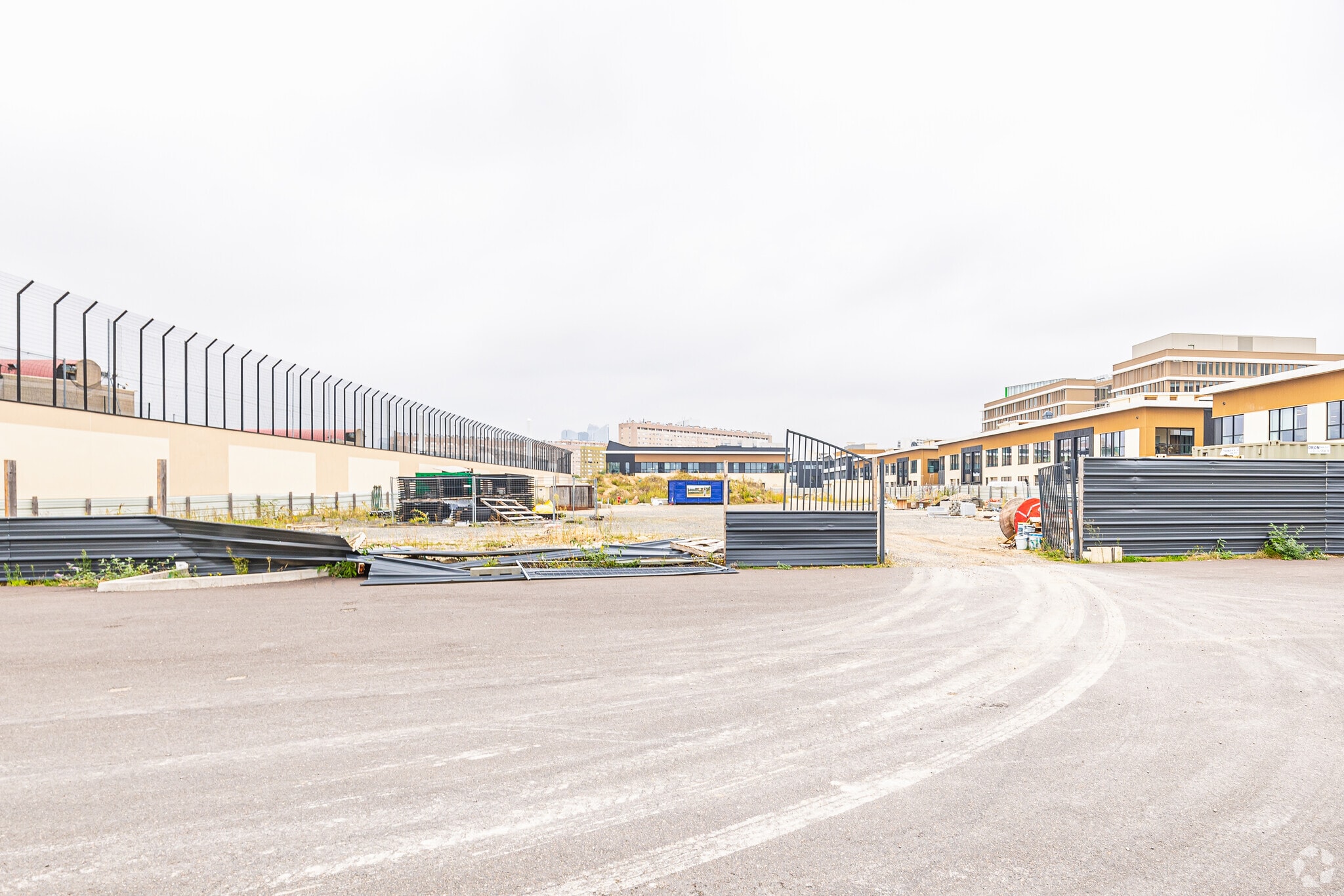 Flex in Nanterre for lease Primary Photo- Image 1 of 3