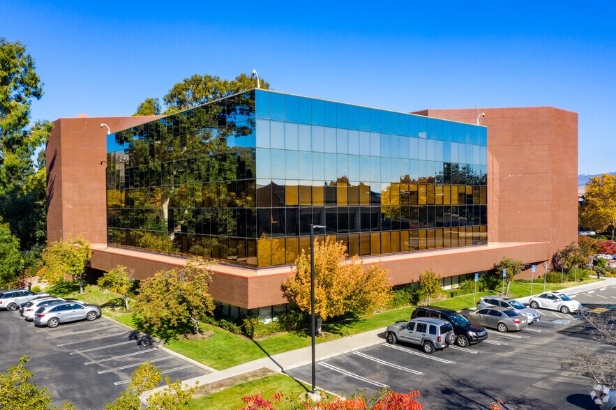 2333 San Ramon Valley Blvd, San Ramon, CA à louer - Photo du bâtiment - Image 2 de 6