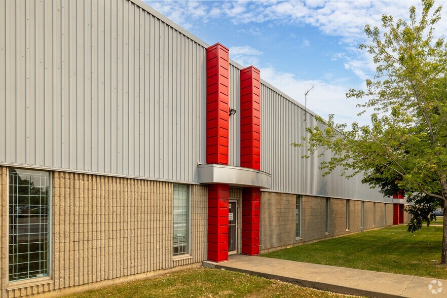 6755-6801 Boul des Grandes-Prairies, Montréal, QC à louer - Photo du bâtiment - Image 1 de 8