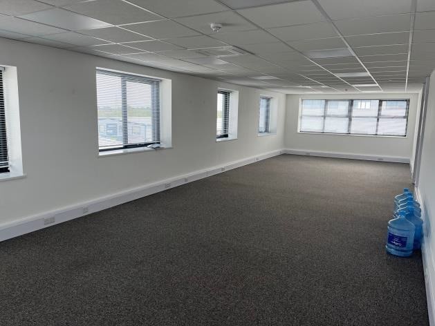 27 Cobham Rd, Wimborne for lease Interior Photo- Image 1 of 3