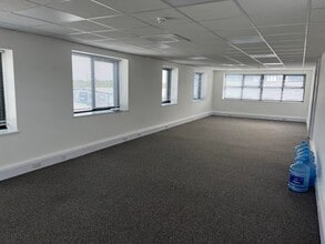 27 Cobham Rd, Wimborne for lease Interior Photo- Image 1 of 3