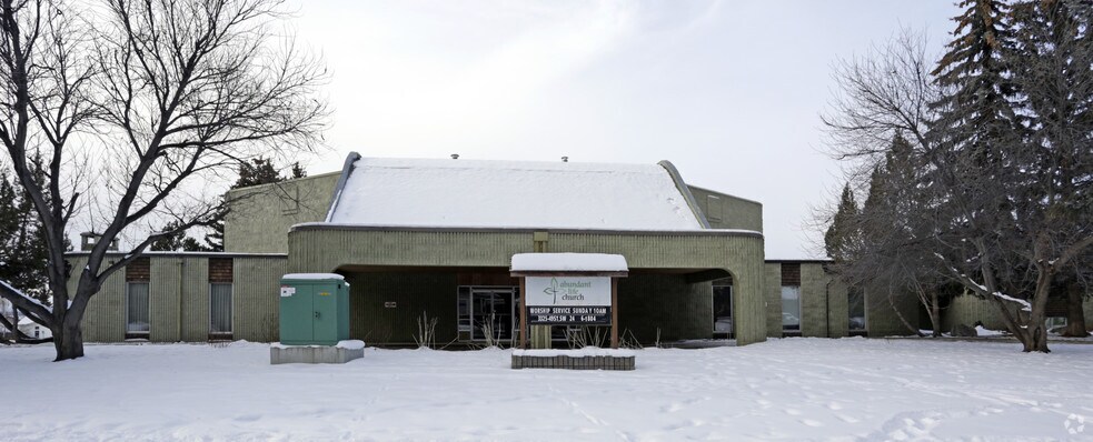 3325 49th St SW, Calgary, AB for sale - Primary Photo - Image 1 of 1